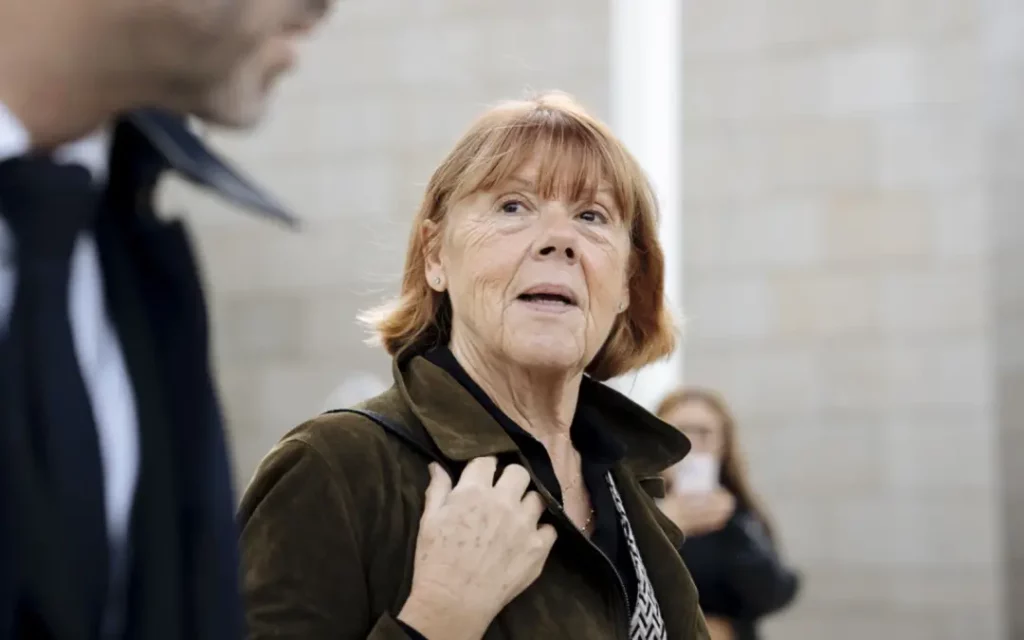 Gisele Pelicot et un avocat lors du procès de Mazan