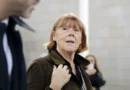 Gisele Pelicot et un avocat lors du procès de Mazan